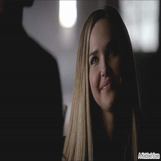 - #ii da tricoul jos si il saruta pe gat.