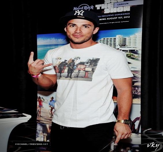 #► Pentru tine o so pun=))))|ia peruca si o pune in cap|#steff