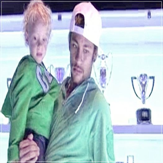 ɳҽყɱαɾ | *se uita la adda* mdea . ;j *intra in casa*