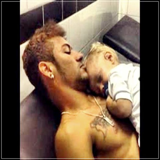 ɳҽყɱαɾ |CLICK] *se pune pe canapea cu davi si inchide ochii *; sa dormim si noi 2-3 minute...pana vin ne;bunele iar in casa:)))
