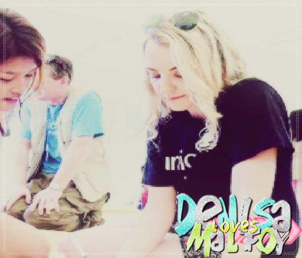 ┊deɴιι┊eu sunt cea care s-a supărat. ;-w ¤se pune pe jos¤