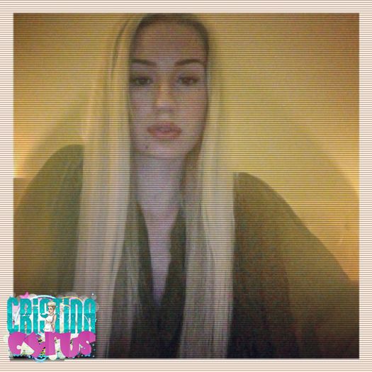 ̶✡ĸαтɴιѕѕ☯ *se urcă pe o stâncă și se uită în larg*