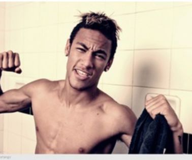 ɳҽყɱαɾ | *intra ud leoarca* sa-mi bag p;;;la ca m-a facut ploaia asta [click]; ciuciulete =)) ; *se opreste* uuuuu , ely :&gt; ce faci ?&lt;3
