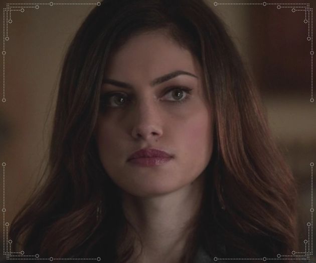 ✿ - *intra*Cineva? *se tranteste pe canapea*