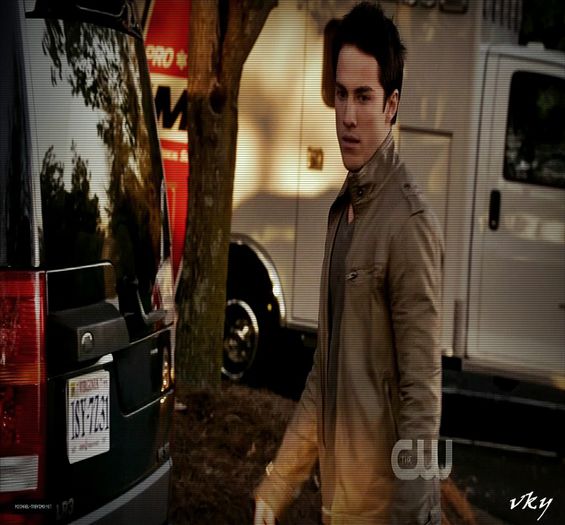 #► Taci acolo si nu te misca...|iese aafra cu o sticla in mana si lasa usa deschisa;;[cl]; tipa la geamu lu #Lexy|
