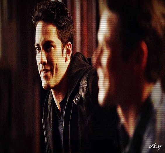 #► De voi... Nu va saturati niciodata sa intristati saracu om, pardon vampir...#h=))))