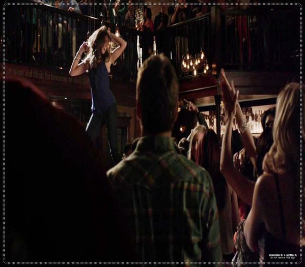 》*se urca pe bar si danseaza fara muzica, sare pe acolo de le zdruncina paharele* =)))))