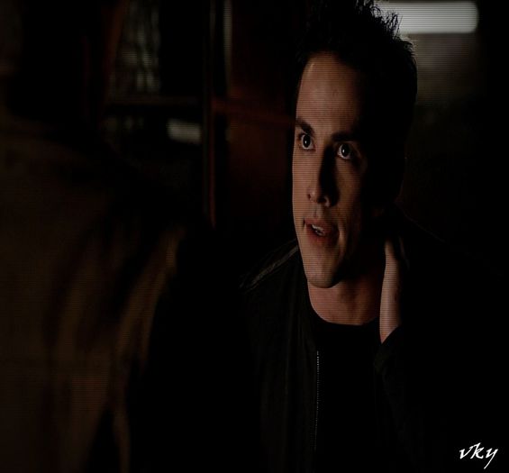 #► Pot sa`mi iau alta...#elena |se intinde si isi ia o alta sticla|