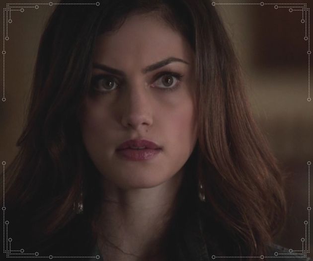 ✿ - M-am saturat de vodka!*cauta prin bar* Sangria! Vrea cineva sangria?