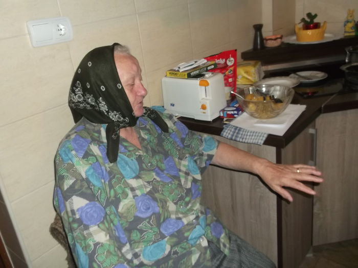 BUNICA- CABINETUL DOI - JOJO