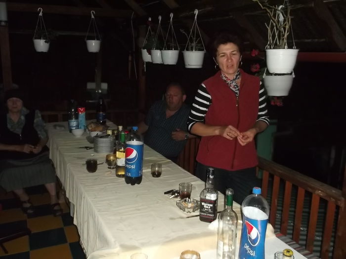 SINGURA PRINTRE DUSMANI