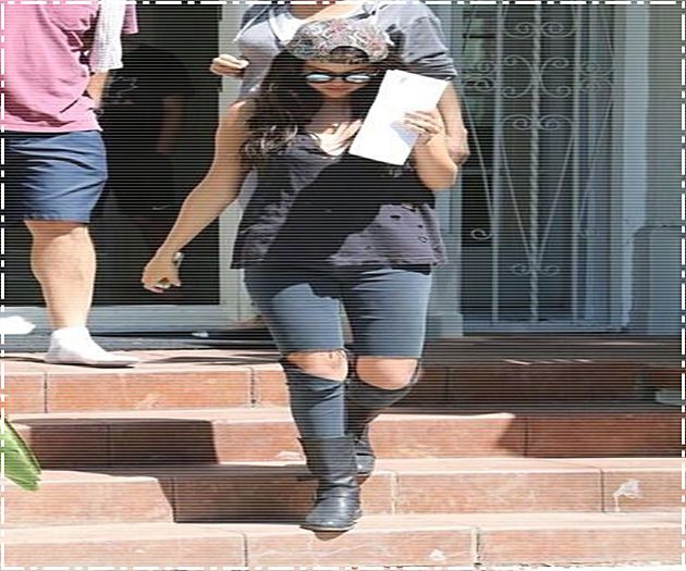 tumblr_n9cmp1MpC81r81g3ao3_400 - xX_Leaving an acting coach s house in Beverly Hills