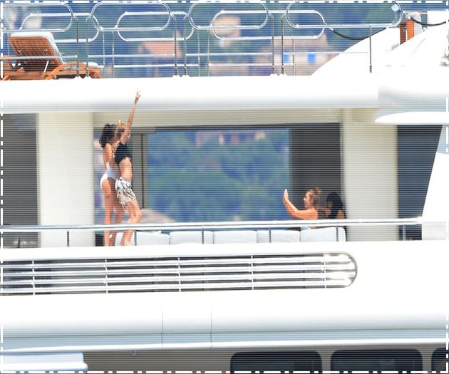 tumblr_n991aa6fXB1r7lpj3o7_1280 - xX_With Cara Delevingne and friends having fun in a yacht in Saint-Tropez