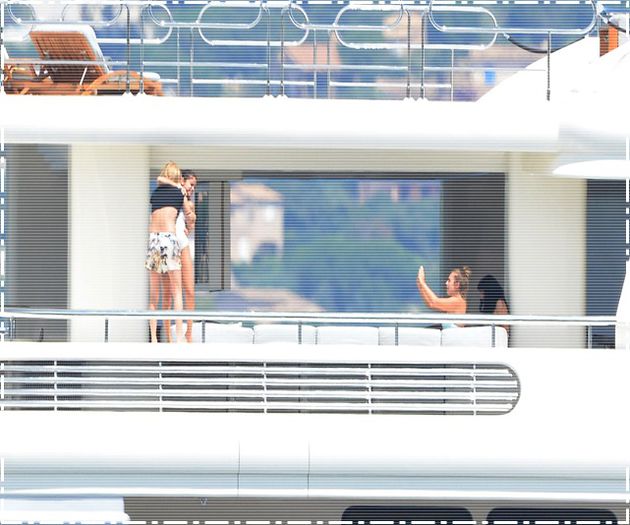 tumblr_n991aa6fXB1r7lpj3o10_1280 - xX_With Cara Delevingne and friends having fun in a yacht in Saint-Tropez