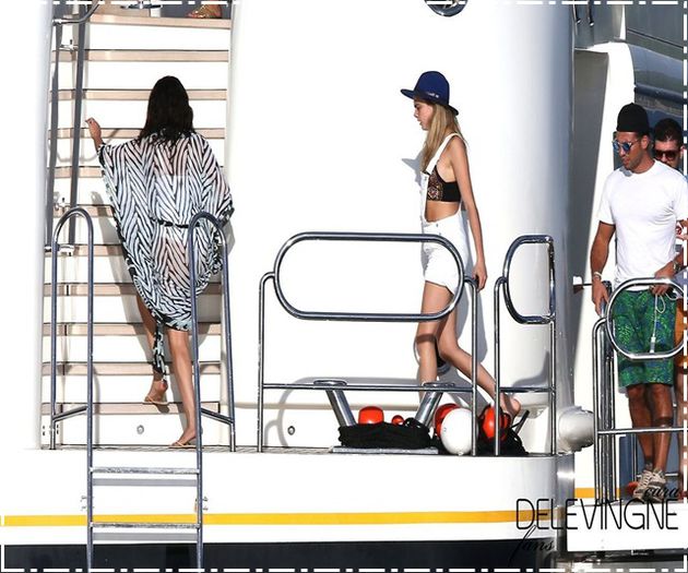 tumblr_n987wqfaoP1r7lpj3o5_1280 - xX_Selena and Cara boarding the yacht in Saint Tropez