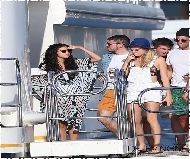 tumblr_n987wqfaoP1r7lpj3o8_1280 - xX_Selena and Cara boarding the yacht in Saint Tropez