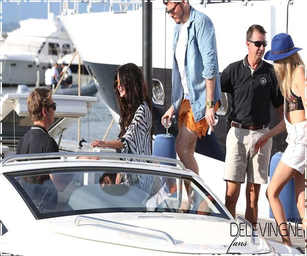 tumblr_n987wqfaoP1r7lpj3o9_1280 - xX_Selena and Cara boarding the yacht in Saint Tropez