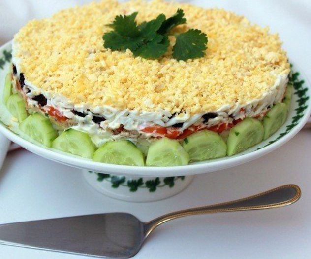 salata "de ficat de cod sub o haina de blana"
