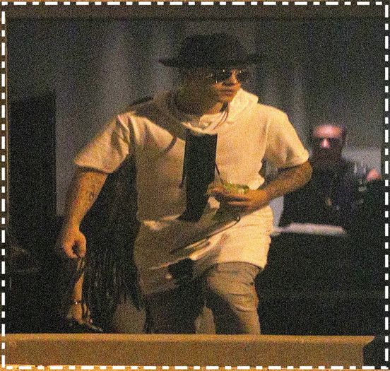  - xz - Leaving - a - studio -with - Justin - Bieber - in - Los - Angeles x x x x x