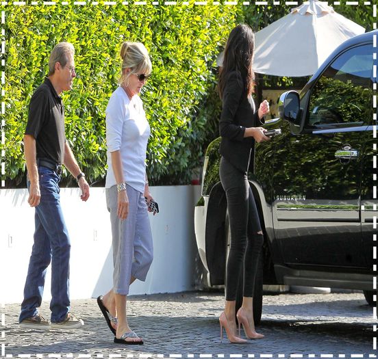  - xz - Heading - to - lunch - with - gran dparents -at - Cecconis - restaurant
