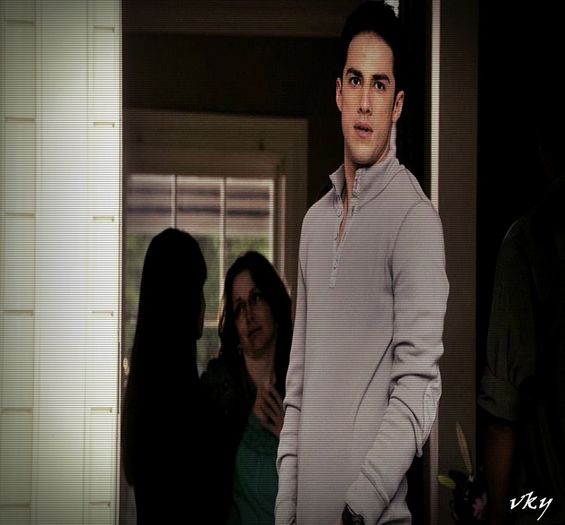 #► Ce urat din partea voastra...=))))#elena + Stai mahh... [cl]; Dupa ce ca #Lexy imi face scandal mereu ca stau de vorba cu #Hayley... Acum o sa zica ca`ss si g;;ay....=)))))#s
