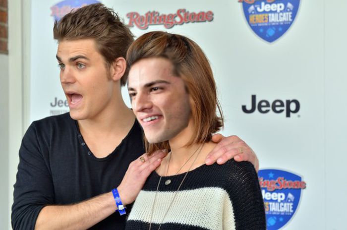 Esti si va;;gaboanta :> Imi place . *ii pune mana pe solduri* mama ce forme ai buna;ciuneo