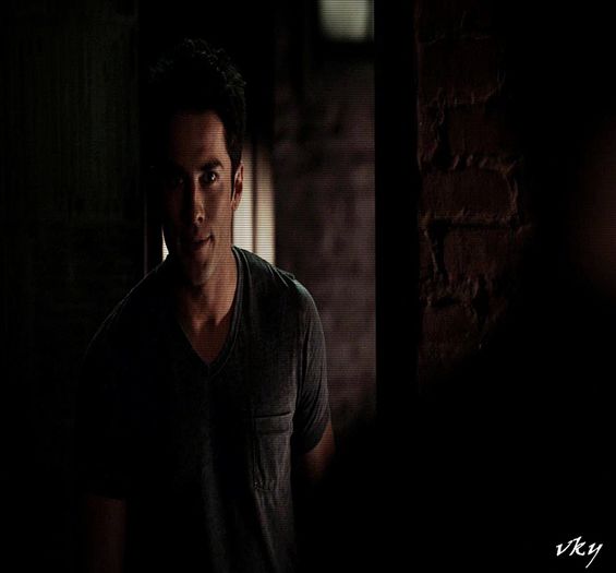 #► Dap... Sigur... Cum sa nup...=))))#elena |ii ia sageata si`o rupe;;[cl]; apoi io pune in brate lu #Hayley|
