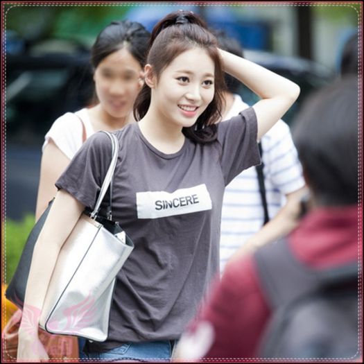 Y| Cu gheaţă. :D Şi.. să fie de.. umm.. ananans. :o3