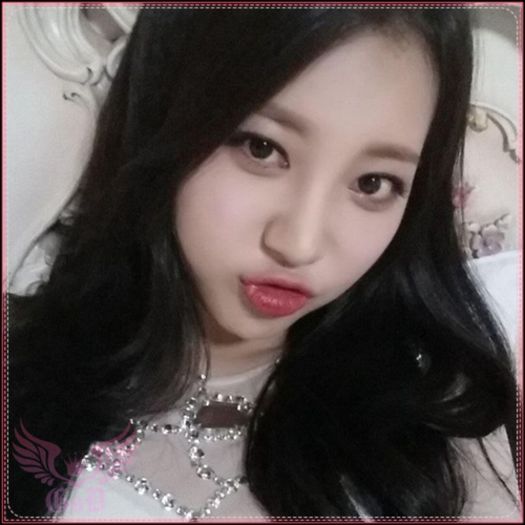 Y|-[îşi aranjează părul cu o mână] Tu, am spus eu ceva de pai? :-? ..