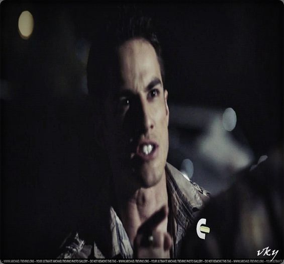 #► |o izbeste de un perete si isi tine mainile in gatu ei| AM ZIS SA TE CALMEZI...#lexy