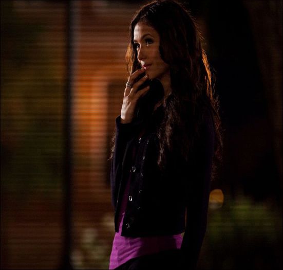 ♡❧`⇒.; -se duce lângă ea- ochii tăi îmi amintesc cât de mult ne iubeam =)))).