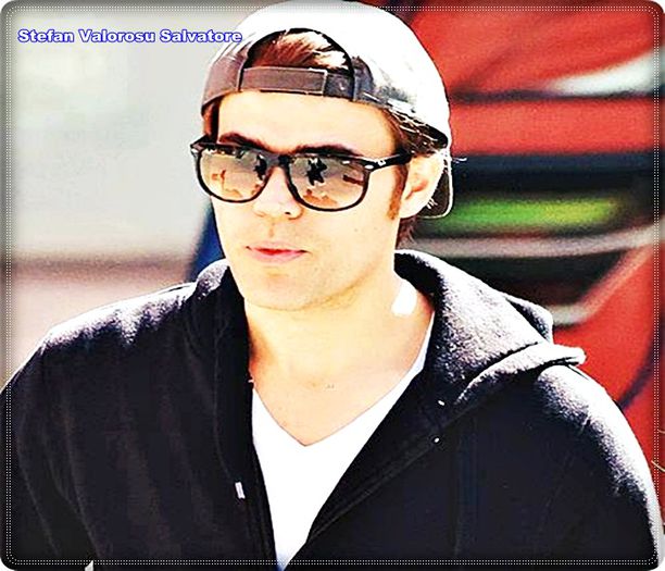 [CLICK]*coboara scarile cu sapca idem poza*Am auzit totul...totul din camera mea; in timp ce ma uitam la mireasa pt fiul meu. Cum ai putut sa faci asta, Hayley? esti o KURWAAA
