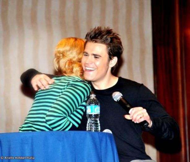 *o imbratiseaza strans pe Lexi apoi face idem gif, click*; http://img1.wikia.nocookie.net/__cb20140202002931/vampirediaries/images/3/3b/Stefan_hits_Tyler_5x12.gif #tyler ;; aaa, nu vrei or;;al, poate vrei an;;al #hayley
