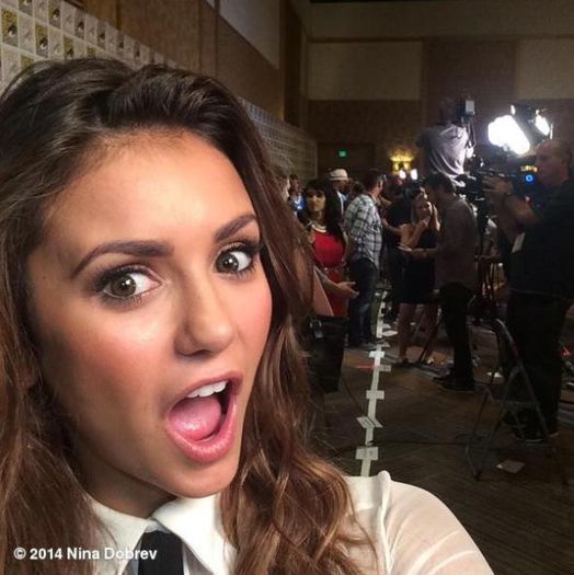 click *se ridica si danseaza cu ea* #kath; *apoi pleaca la bar dupa #fratello*
