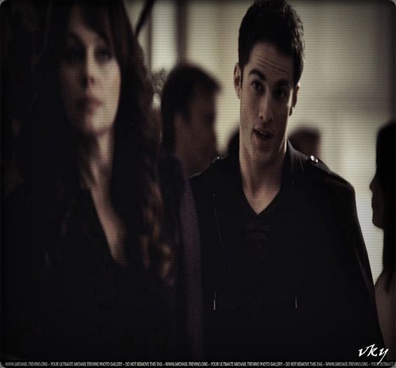 #► Poti sa vi afara sa asculti...|iese afara si se duce la vecina;;[cl]]; jumule un buchet de flori si se intoarce cu lume si daia de canta la instrumente|
