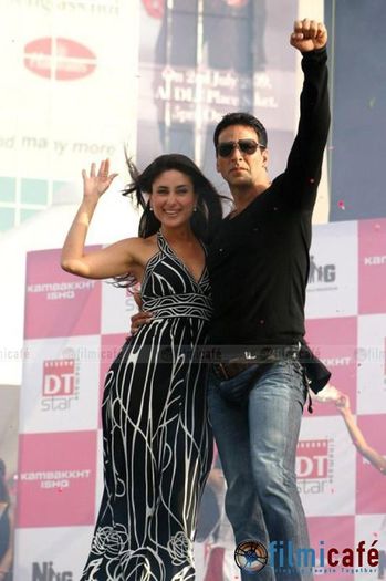 9-1699255873 - Kareena Kapoor