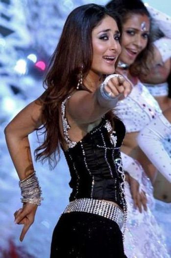 h-r-k-b-b-m-i-b-b-d-l-m-r-l-lo-wallpaper - Kareena Kapoor