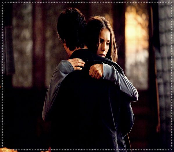 》click Ce-ai patit? *se uita la el si-l vede m;urdar*; Omg, te-ai ranit... *il sterge cu bluza si-l strange din nou in brate uitandu-se la el*
