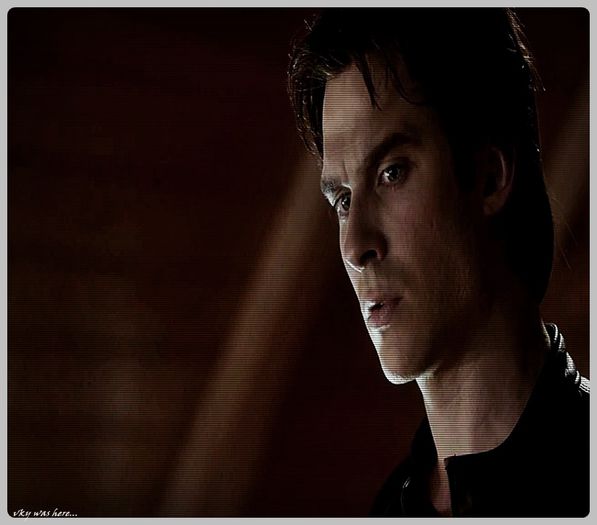 #► |se urca pe barca si se uita la toti cu o altfel de privire fata de cum se uita de obicei;;[cl]; apoi coboara jos in cabina aia de pe barca|yacht|sau ce era|
