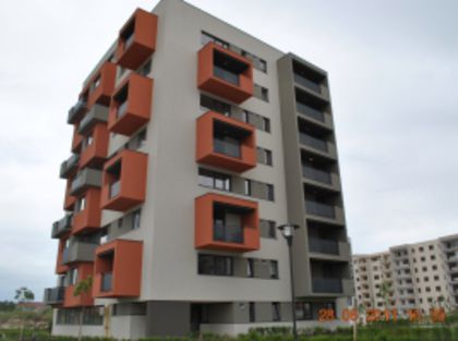 bloc in care locuiau cu totii~