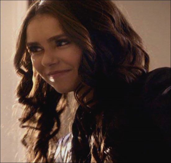 ♡❧`⇒.; -dă tabloul jos cu Esther și pune unul cu ea- Ce ? No, bătaia nu se mănâncă ;) =)) #Ilie.