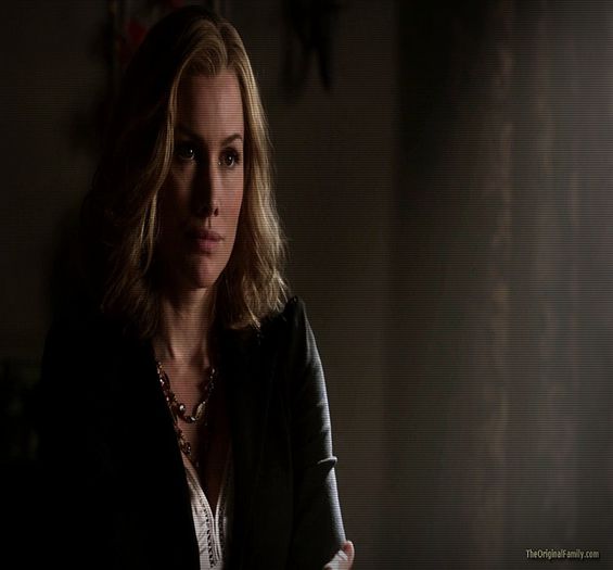 > -tipa din cosciug- Sa ma salveze careva... Asta ma vio;;;;leaza aici... -il palmuie pe #mikael-=))