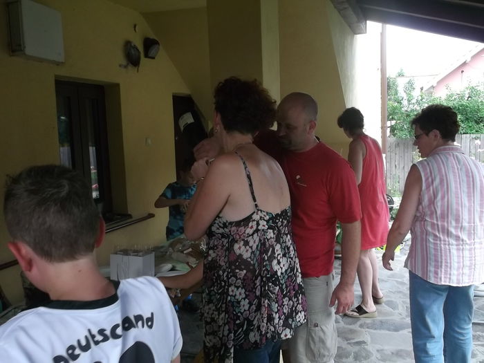 OARE UNDE-I GAURA ??