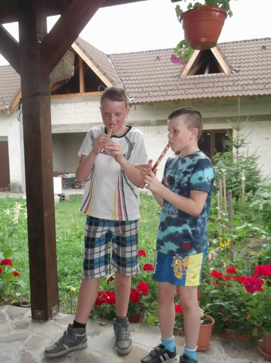 DA-I BATAIE CU "LA MULTI ANI "