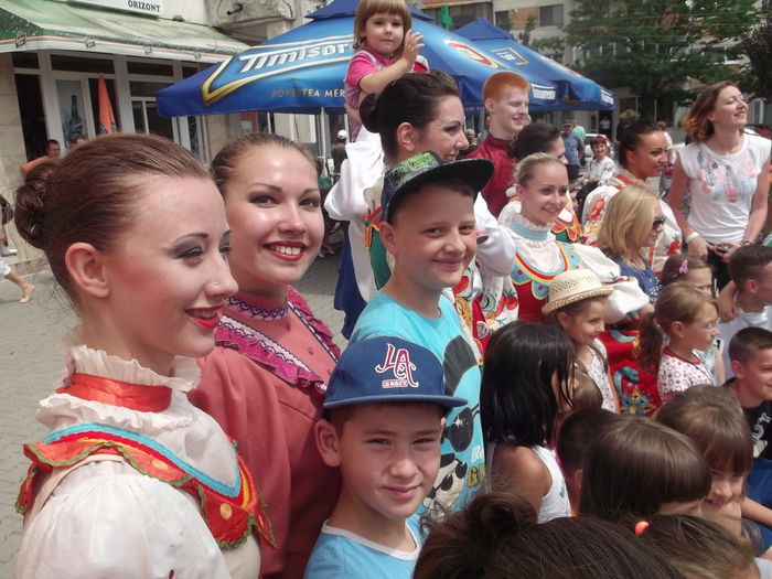 MA IUBESTE FEMEILII...