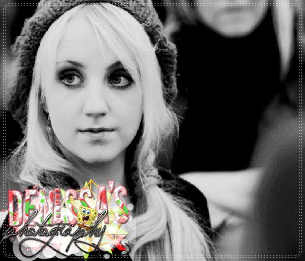 ┊deɴιι┊adică noi eram deja pe drum când tu te (cl); scobeai cu aşchii de palmier între dinţi. =; ajungeam mult mai repede dacă nu trebuia să ne întoarcem după tine. ¤îşi trage mâna¤
