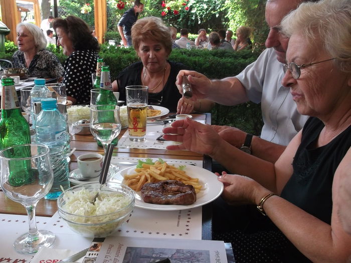 UITE-ASA SE SAREAZA VARZA... UITE-ASA SE SAREAZA VARZA...