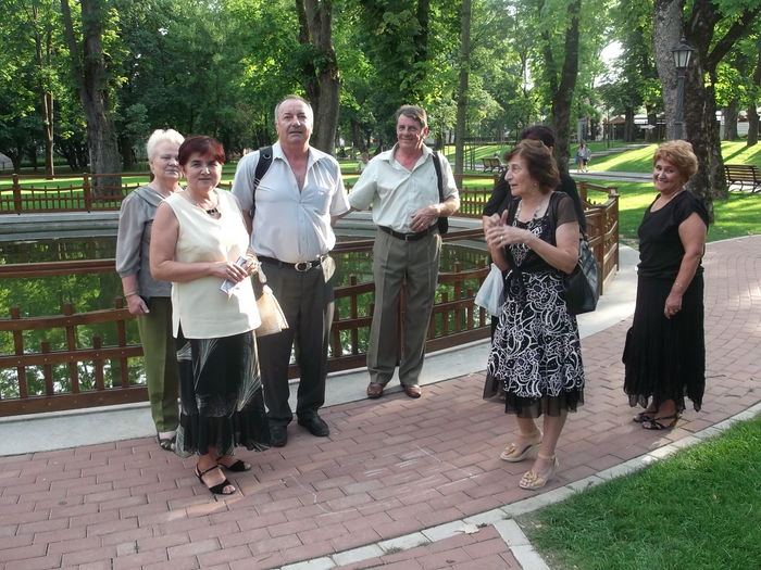 HAI SA DAM MANA CU MANA.... HAI SA DAM MANA CU MANA....