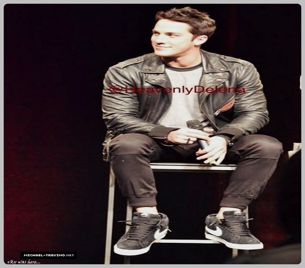 #► Stai mahhh cuminte ca avem femei sensibile prin casa... [cl]; Nu le vezi si tu cat de fragile sunt....=)))))))))#steff|rade|
