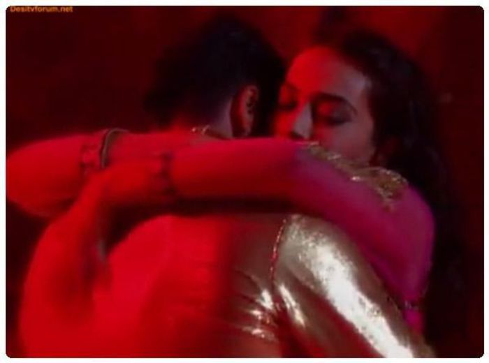 BuEBNsCCQAAiI6e - 15-Karanvir Bohra si Surbhi Jyoti